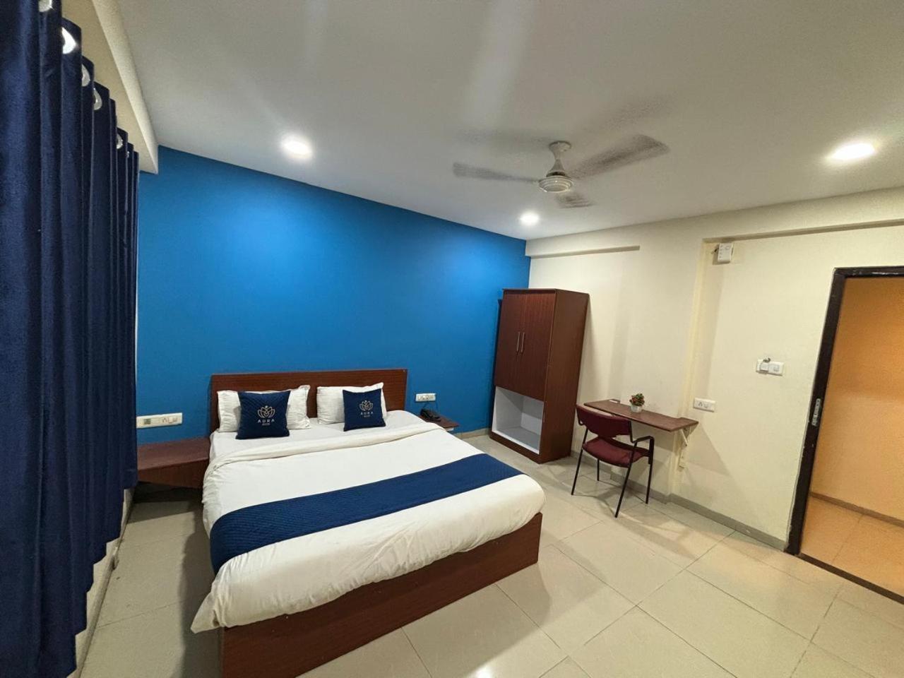 Hotel Aura Inn Indore Bagian luar foto