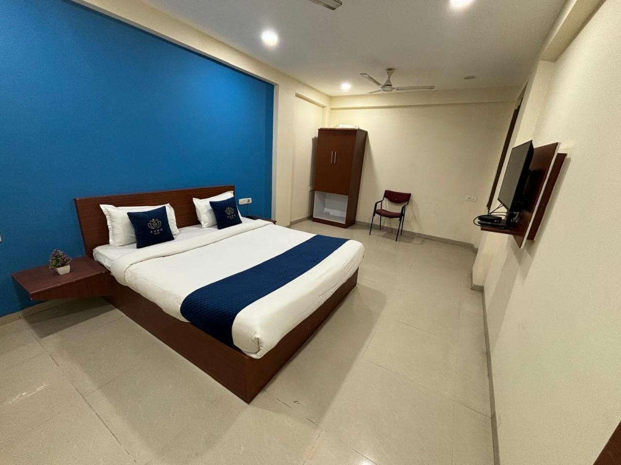 Hotel Aura Inn Indore Bagian luar foto